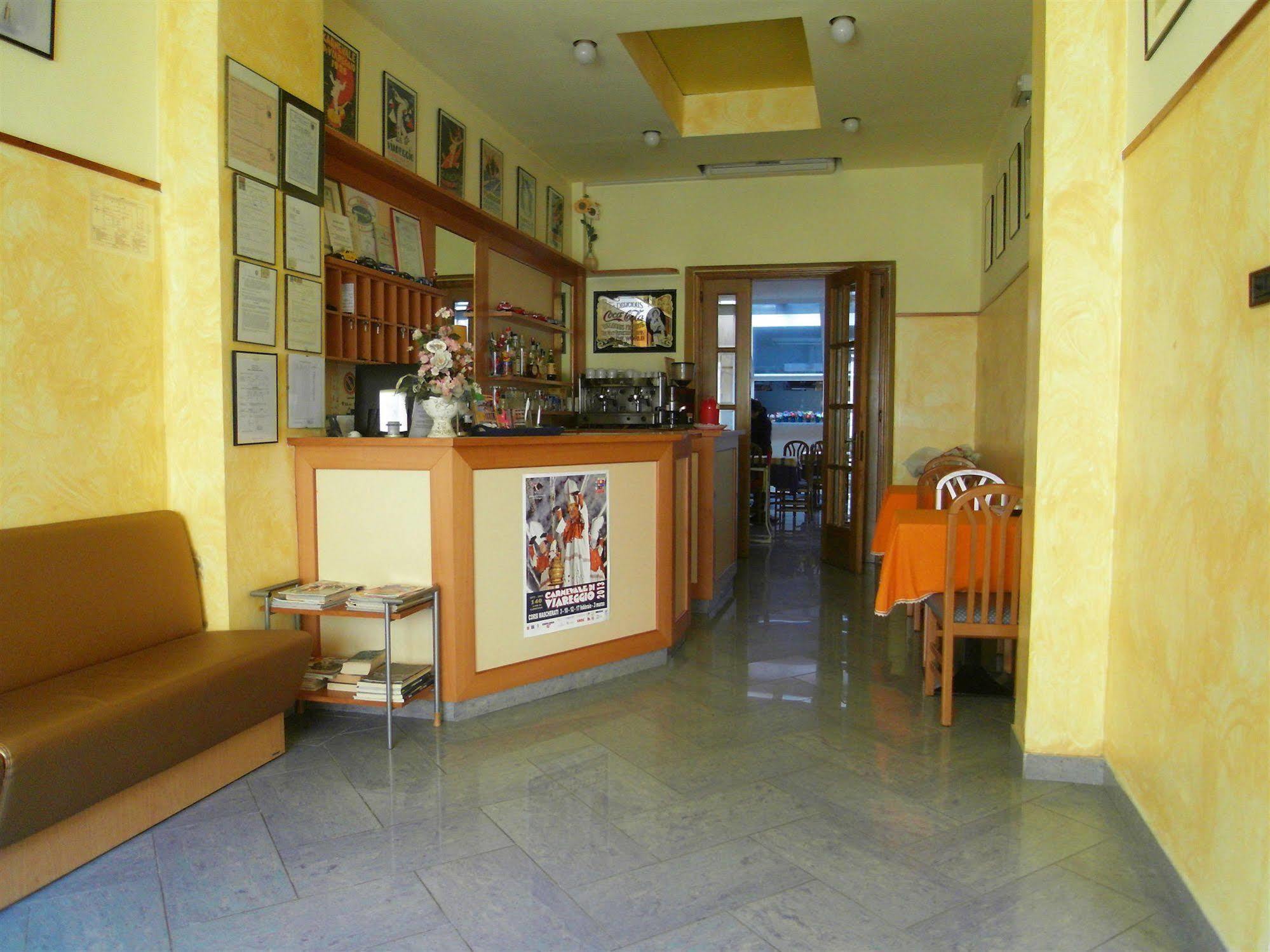 Hotel Dolly Viareggio Eksteriør bilde